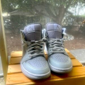 Nike Air Jordan Women Mid Photon Dust / White barely used in great condition
